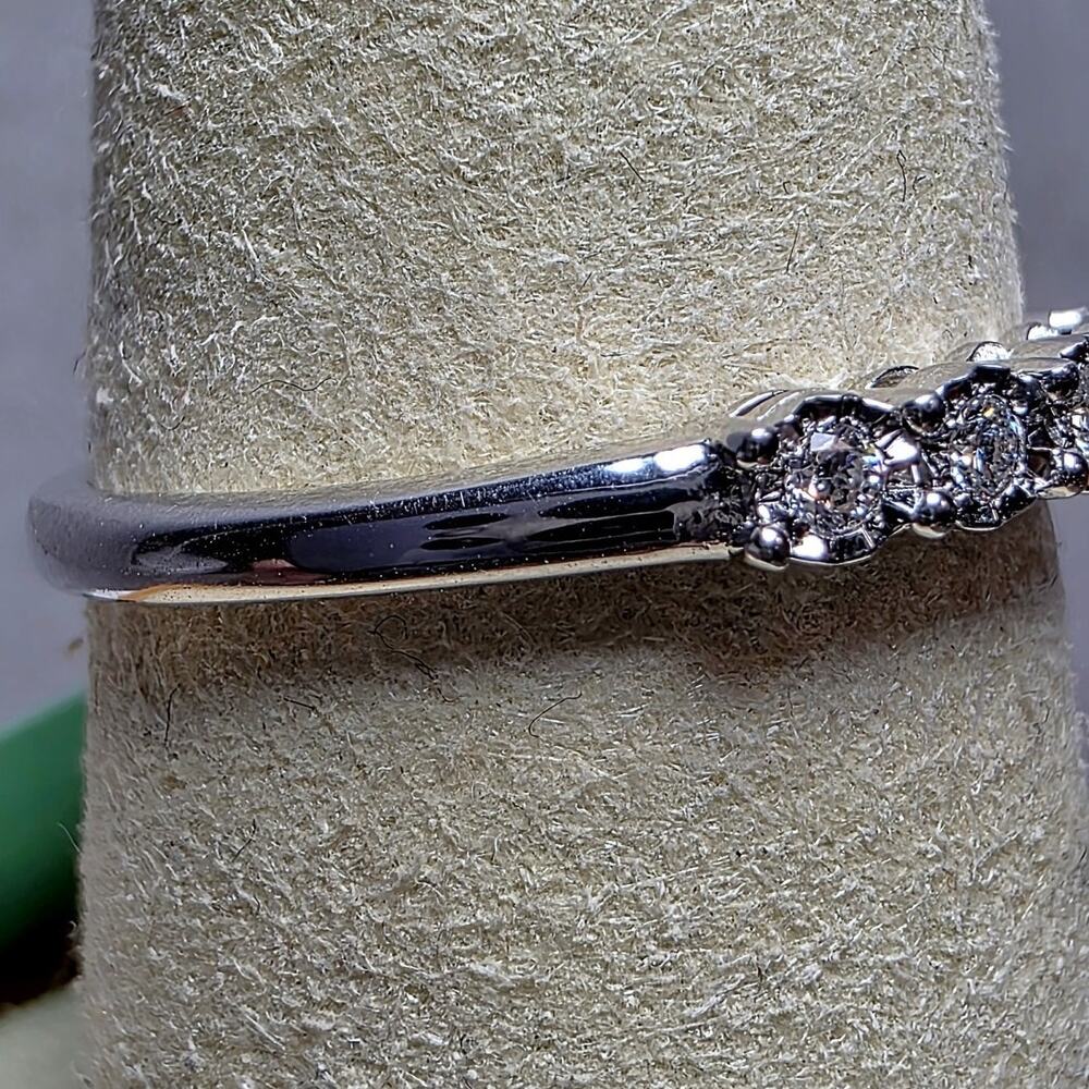 Size 8 Lab-Created Diamond 0.10ctw Half Eternity Ring 925 Silver - Picture 3 of 7